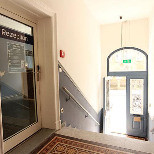 Eingangsbereich mit Rezeption Blue Doors Hostel Altstadt Rostock